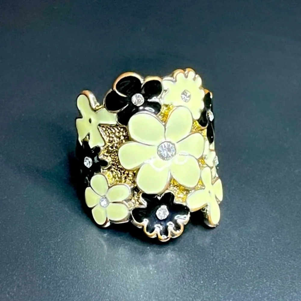 Unique - Black & White Enamel Daisy Flower and Rhinestone Ring